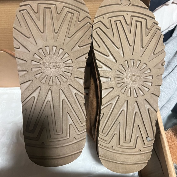 Uggs - Picture 4 of 4